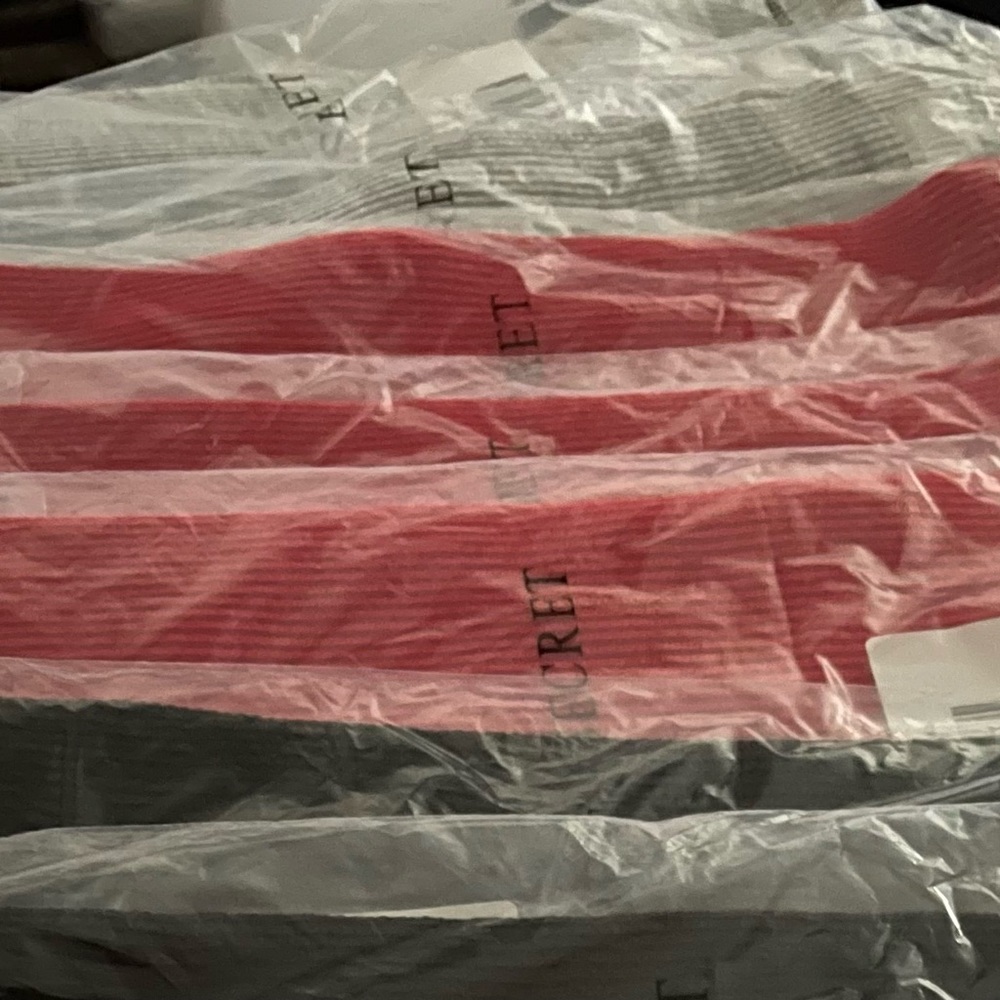 NEW Rib Scarf - NEW (Red) - Picture 3 of 3